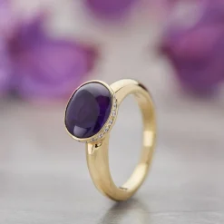 18ct Yellow Gold Amethyst Ring with Diamond Border